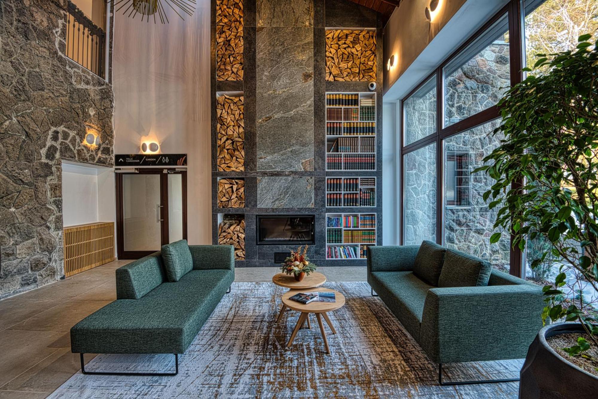 Cardoner Hotel Es Konferenciakoezpont Dobogoko Buitenkant foto